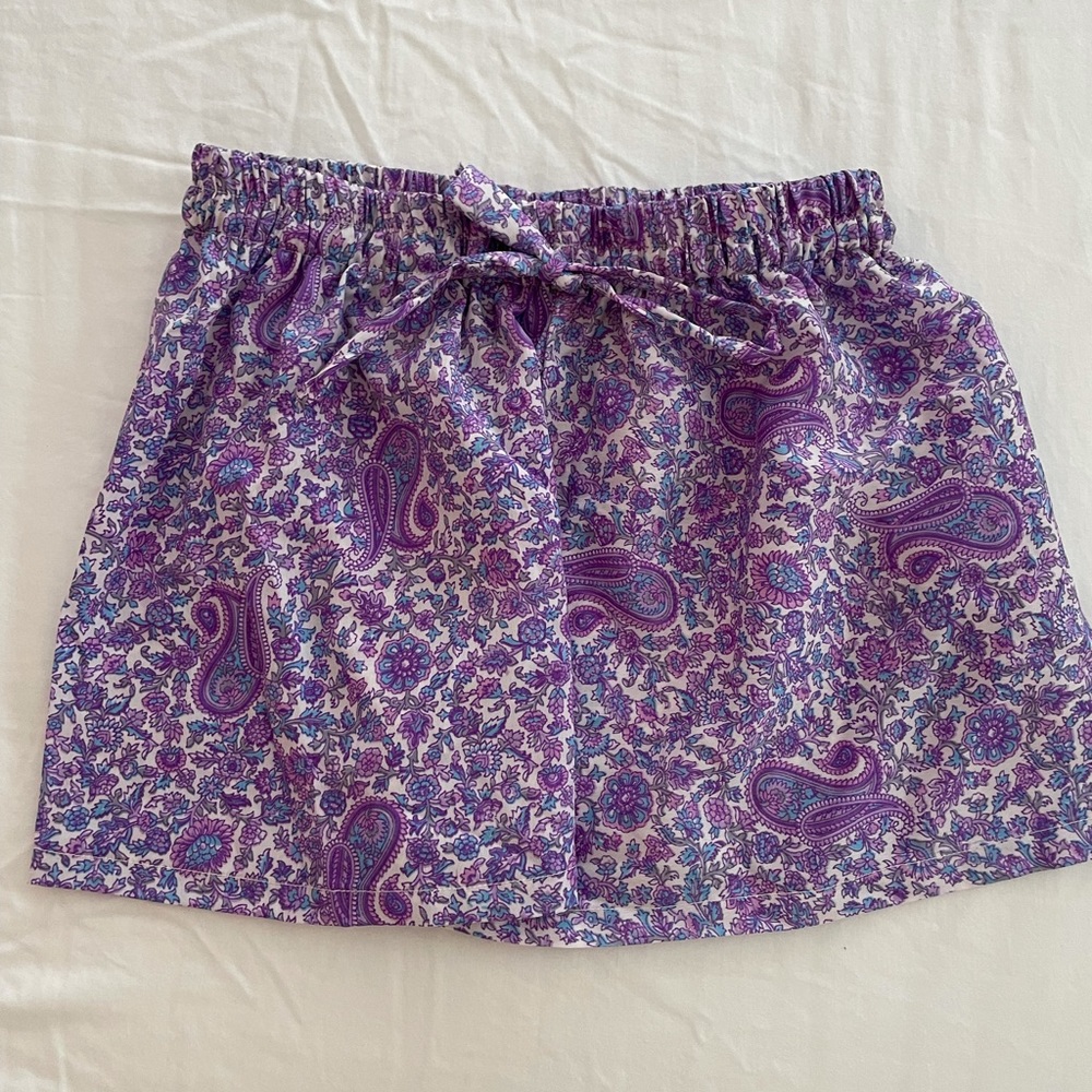 Silk shorts with paisley pattern